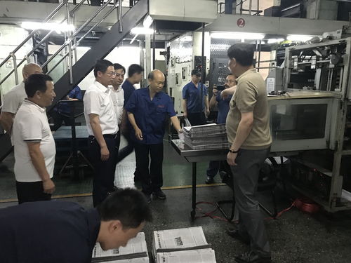 筑牢安全防線(xiàn) 確保兩會(huì)出版——姜協(xié)軍、鄒繼紅赴印廠(chǎng)一線(xiàn)檢查指導(dǎo)工作